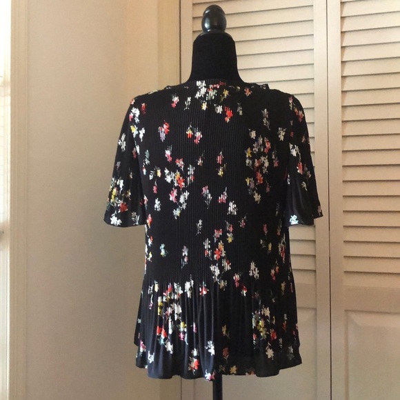 Floral top - Picture 2 of 3